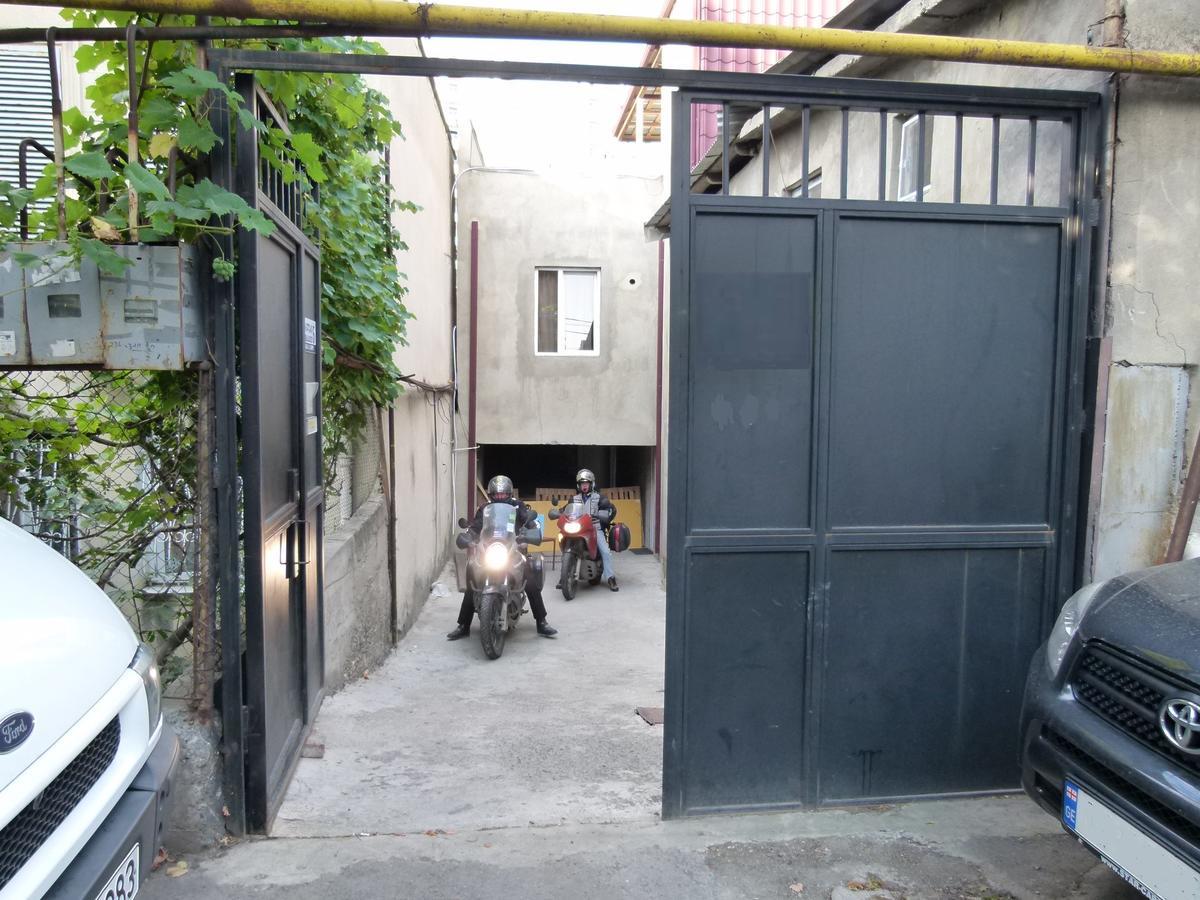 Why Me Eco-Friendly Hostel Tbilisi Exteriör bild