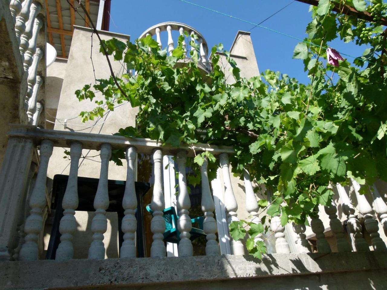 Why Me Eco-Friendly Hostel Tbilisi Exteriör bild